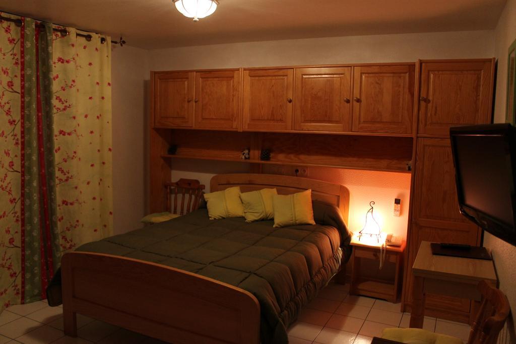 Hotel De La Pomme De Pin Ве-Боко-ле-Бен Стая снимка