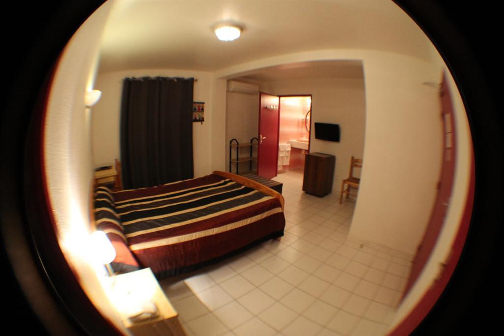 Hotel De La Pomme De Pin Ве-Боко-ле-Бен Стая снимка