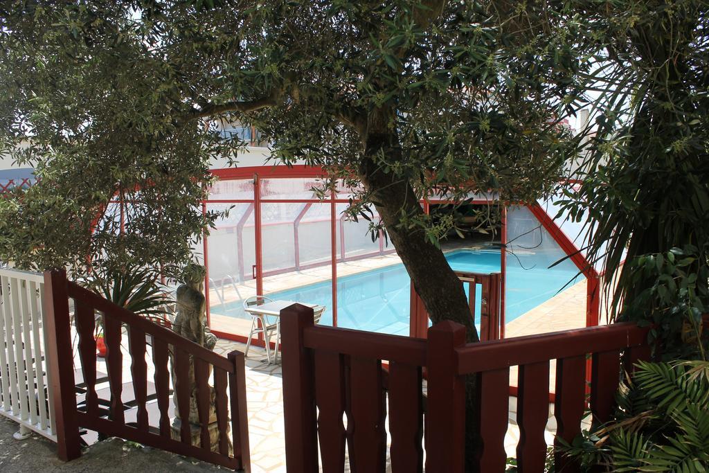 Hotel De La Pomme De Pin Ве-Боко-ле-Бен Екстериор снимка