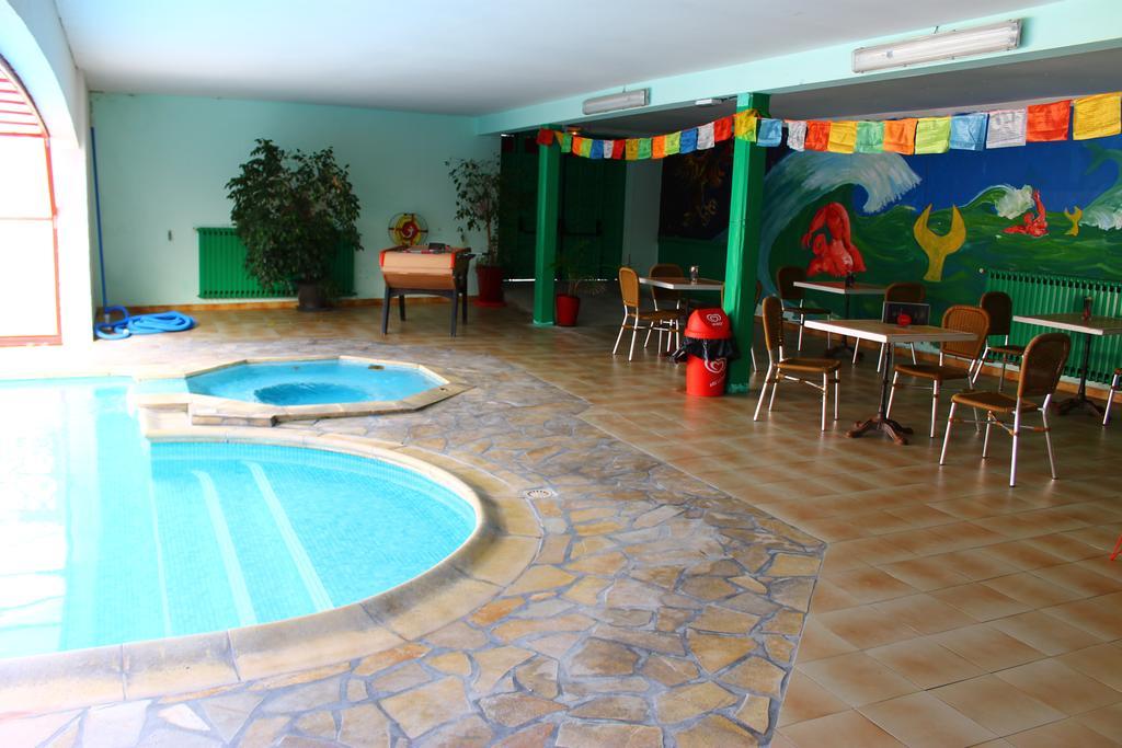 Hotel De La Pomme De Pin Ве-Боко-ле-Бен Екстериор снимка