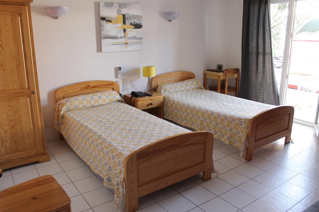 Hotel De La Pomme De Pin Ве-Боко-ле-Бен Екстериор снимка