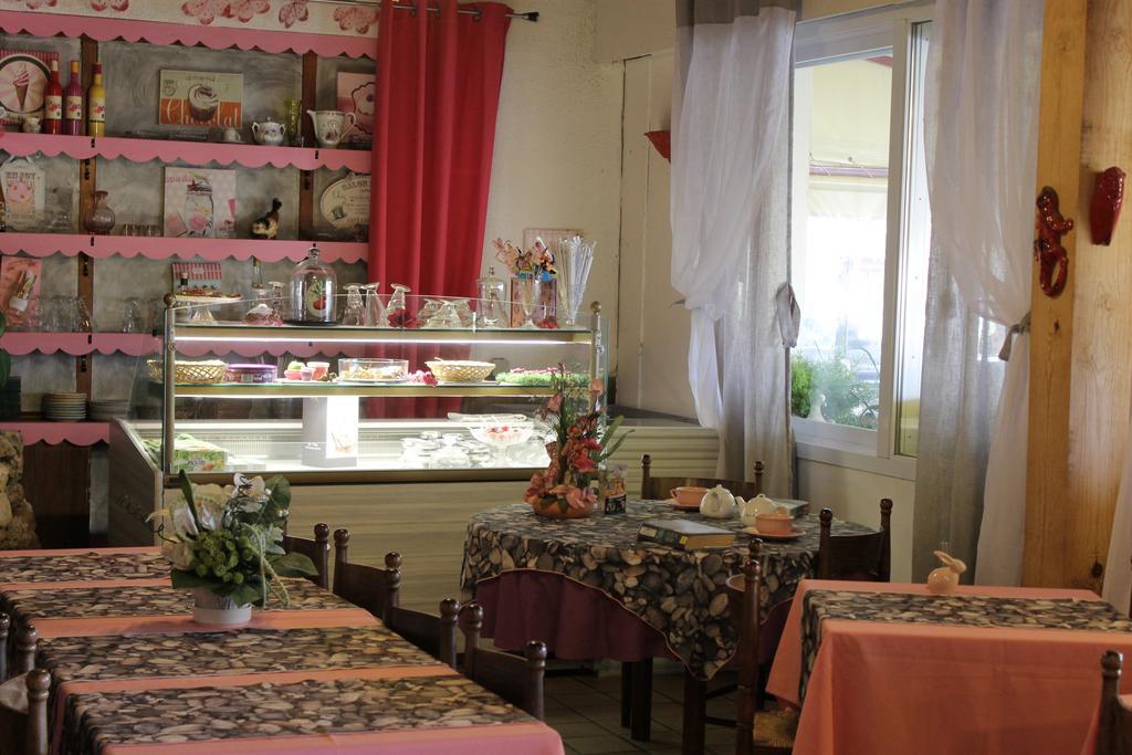 Hotel De La Pomme De Pin Ве-Боко-ле-Бен Екстериор снимка