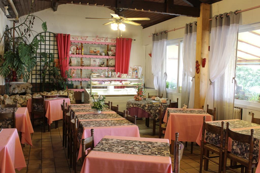 Hotel De La Pomme De Pin Ве-Боко-ле-Бен Екстериор снимка