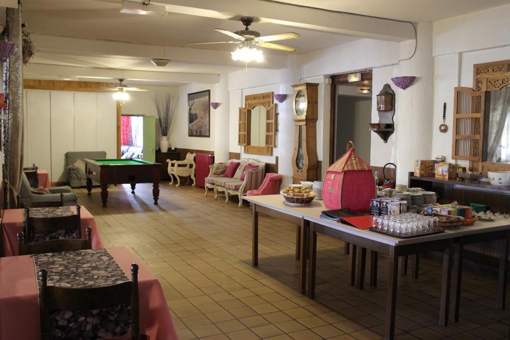 Hotel De La Pomme De Pin Ве-Боко-ле-Бен Екстериор снимка